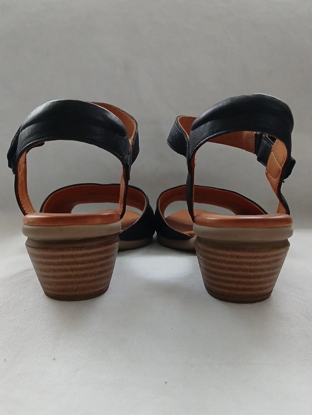 Miz Mooz Womens 41 Kacie Black Leather Sandals Crossover Ankle Strap Block Heel